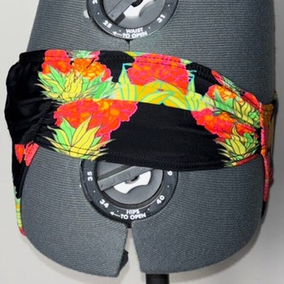 Mara Hoffman bikini bottoms women's size medium in tropical garland black multi - Picture 13 of 16